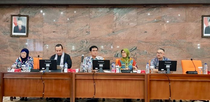Sosialisasi Revisi Permentan No. 26 Tahun 2017 tentang Penyediaan dan Peredaran Susu Segar Dalam Negeri, yang dilaksanakan pada hari ini Jumat tanggal 24 Agustus 2018 di Dinas Ketahanan Pangan dan Peternakan Provinsi Jawa Barat.