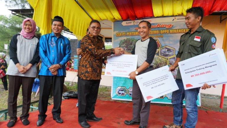Pertamina DPPU Minangkabau Salurkan Dana CSR Rp 938 juta