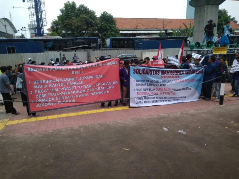 Geruduk Kejaksaan Agung, Mahasiswa Minta Aparat Tangkap Mafia Pangan