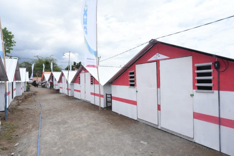 Peduli Korban Gempa, Dirut Pertamina Serahkan 250 Unit Rumah Transisi di Lombok