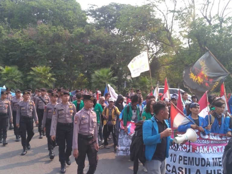 Sambutan Meriah Aksi Longmarch Mahasiswa Jakarta-Yogyakarta