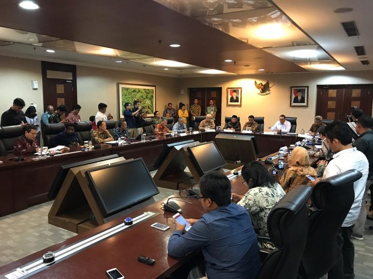 Mendikbud Minta Guru Honorer Fokus Ngajar
