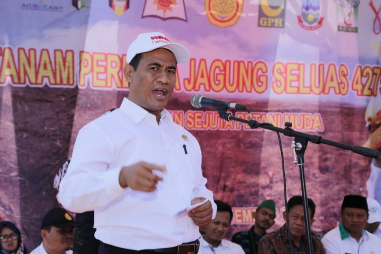 Gandeng 6 Organisasi Mahasiswa Islam, Mentan Amran Tanam Jagung 5.000 Ha