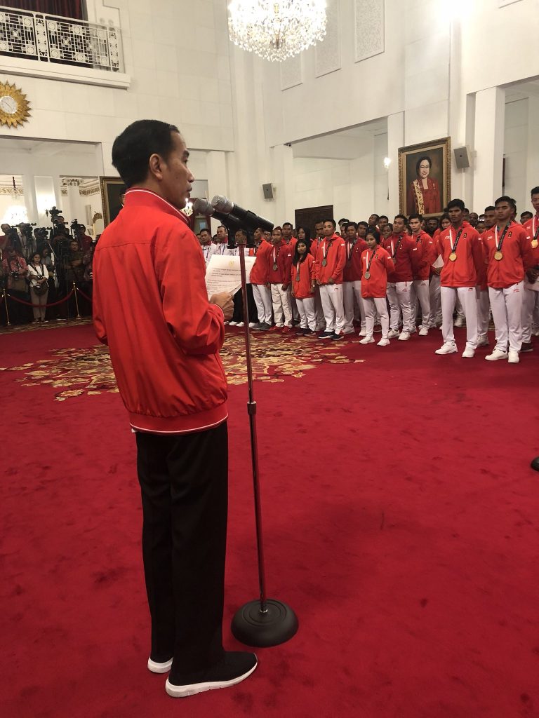 Jokowi Pilih Nonton Closing Asian Games di Tenda Pengungsian