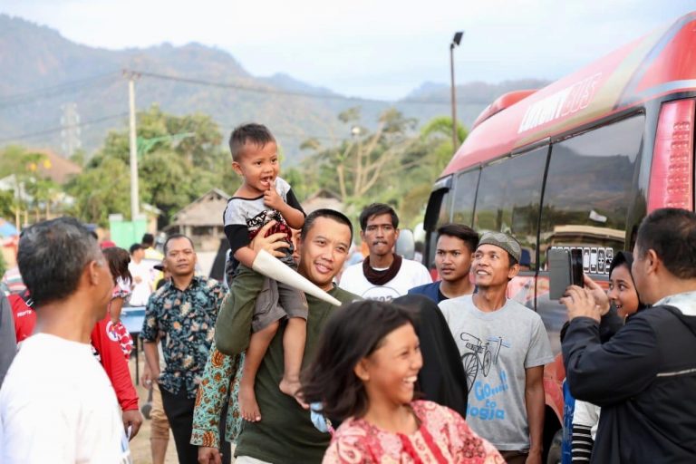 Menpora Sambangi Korban Gempa Lombok Utara