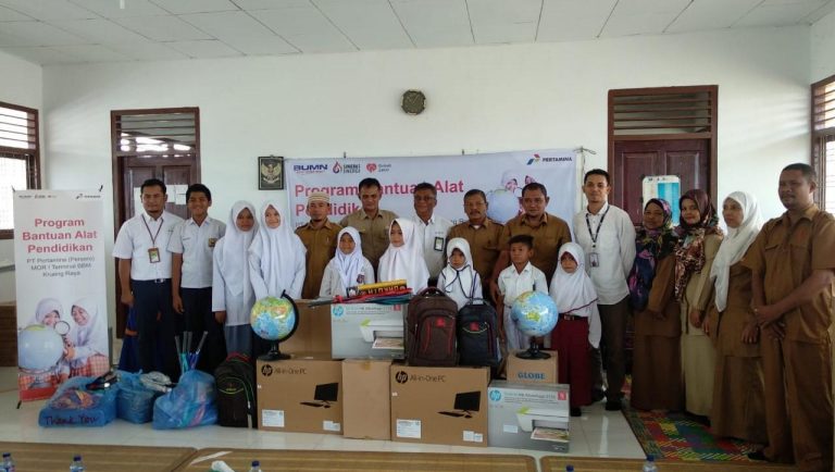Pertamina TBBM Krueng Raya Bantu CSR Bidang Pendidikan Bagi 6 Sekolah di Aceh Besar