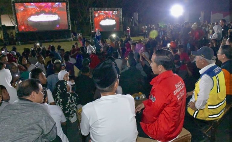 Jokowi Terharu saat Nonton Kemeriahan Asian Games Bersama Pengungsi