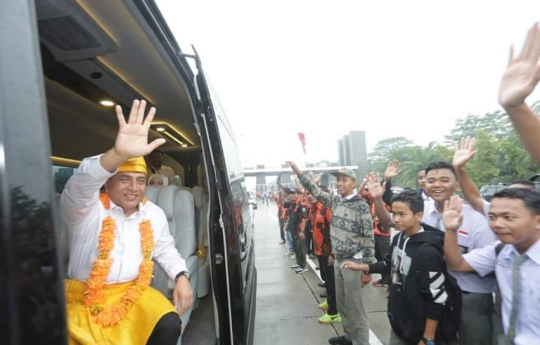 Momen Edy Rahmayadi Disambut Bak Raja Warga Sumut