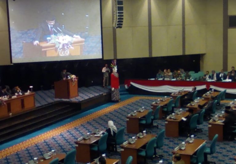 Saat Rapat Paripurna, Anies Pimpin Doa untuk Haringga Sirla
