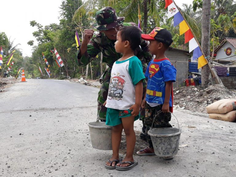 Riuh Canda Tawa Anak-Anak Menyemangati Kegiatan PRA TMMD