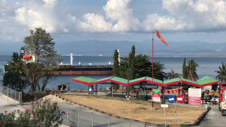 Kapal Tanker MT Karmila Pasok Premium ke Donggala