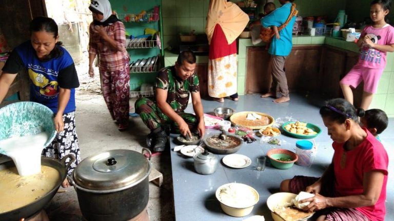 Bagian Dapur Umum Merupakan Salah Satu Pos yang Cukup Penting dalam Pelaksanaan TMMD