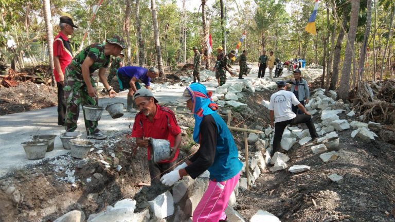Dandim 0732/SLEMAN  LETKOL INF Diantoro SIP. Menyampaikan Ucapan  Terima Kasih Pada Warga Desa