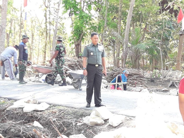 Letkol (Inf) Diantoro SIP. Meninjau Langsung Pelaksanaan TMMD Reguler KE-103