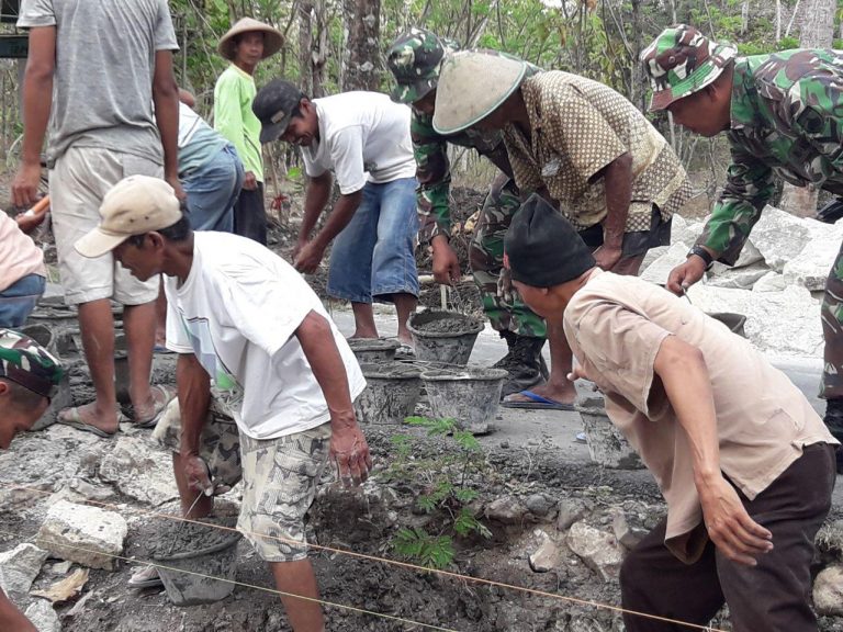 Dengan Hati Ikhlas Warga Penuh Semangat Mendukung Program TMMD