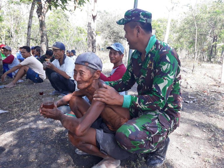 Serda Purwanto Terlihat Akrab  dengan Warga Temuwuh