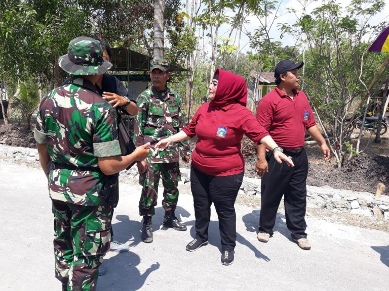 HJ. SEBERAT Haryanti Memberi Apresiasi  Pada Program TMMD REG 103 SLEMAN