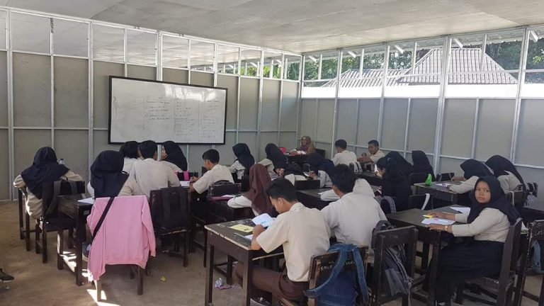 Curhat KPAI, Sekolah Darurat Lombok Butuh Fasilitas Toilet hingga Kipas Angin