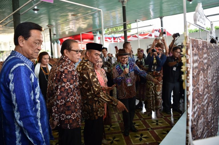 Mendikbud Buka Jogja International Batik Bienalle 2018