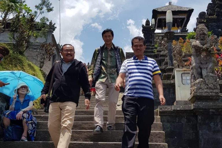 Dahsyat dan Heboh, Pangan Lokal Bagi Stamina Tubuh di Pura Besakih