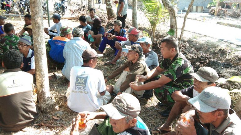Kebersamaan TNI dan Warga di Sela Kegiatan Pra TMMD Kodim Sleman