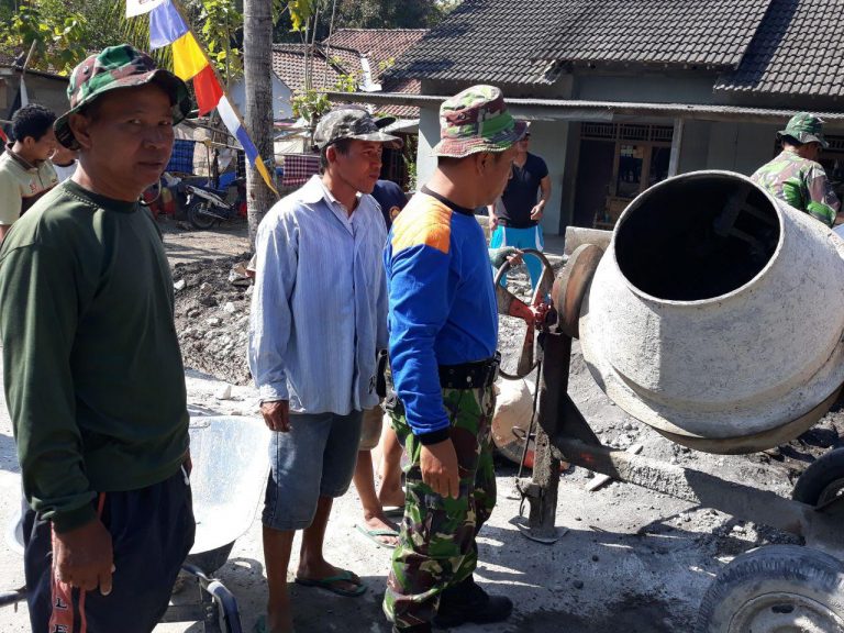 60 Prajurit TNI Gotong Royong Bareng Warga di Pra TMMD Sleman