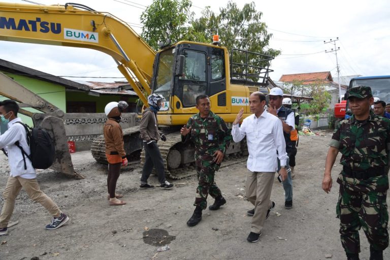 Arcandra Tinjau Pasokan Energi dan Lokasi Bencana Sulteng