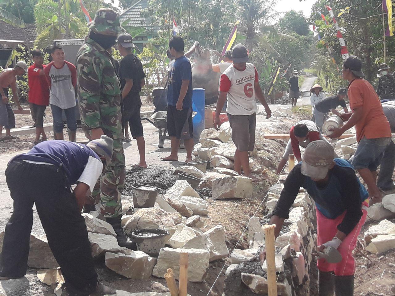Hari Libur, Kerja Bakti TMMD Tetap Berjalan