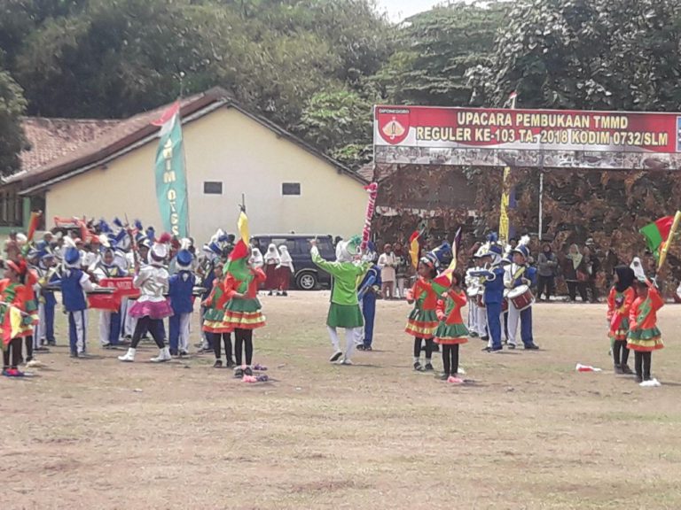 Berbagai Grup Marching Band Tampil Di Upacara Pembukaan TMMD