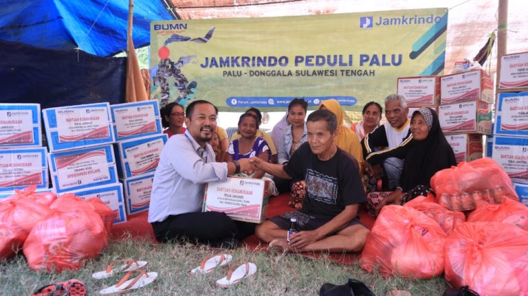 Peduli Palu, Jamkrindo Kembali Serahkan Bantuan
