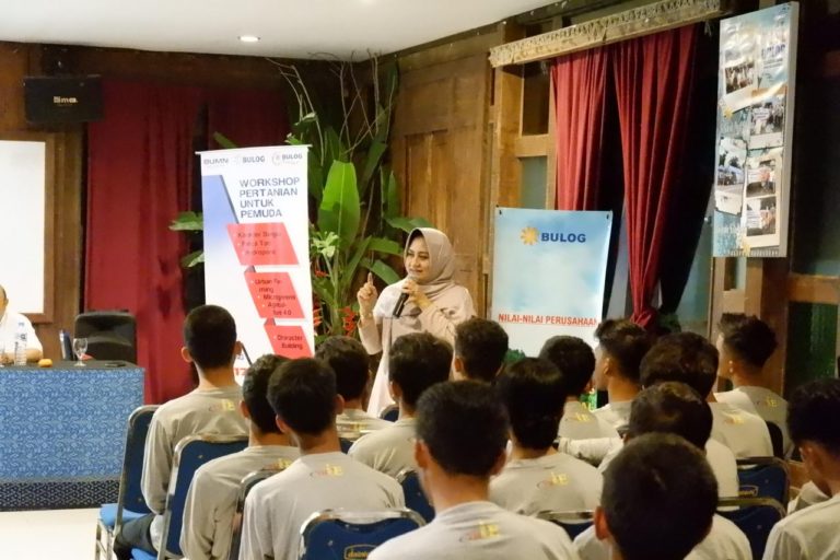 BULOG Kenalkan Dunia Pertanian Kepada Generasi Muda