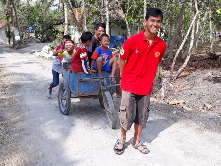 Keceriaan Anak-Anak Tampak di Lokasi TMMD