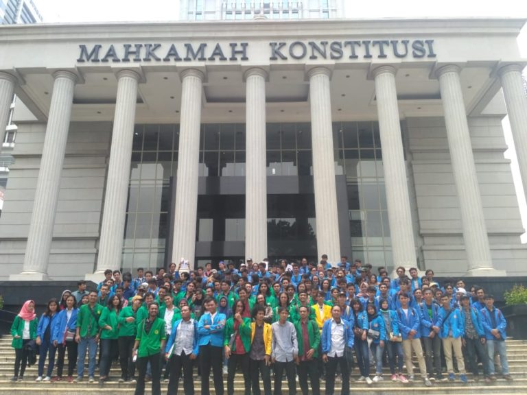 Kawal Sidang UU No. 12 Tahun 2011, Ratusan Mahasiswa datangi MK