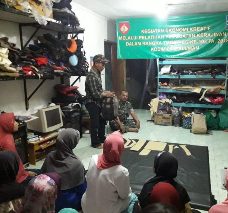 Pelatihan Ketrampilan Diajarkan Dengan Cara Membuat Tas