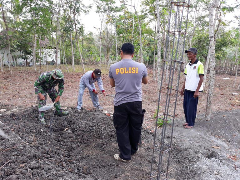 Peran Aktif Anggota Polisi Di TMMD Reg 103 Kodim Sleman