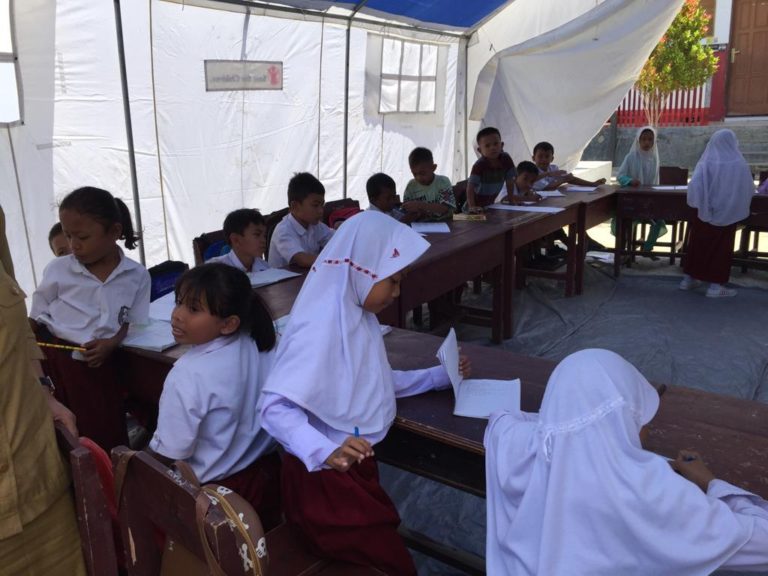Banyak Siswa Terkatung-katung, KPAI: Pembagian Tenda Darurat jangan Diskriminatif