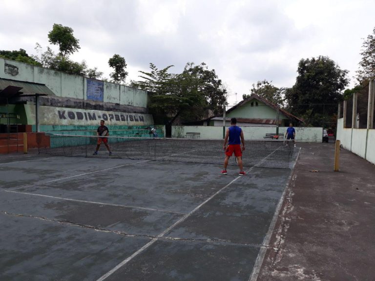 Biar Fisik Terbina Di Sela Waktu Tim Publikasi Main Tenis Bersama