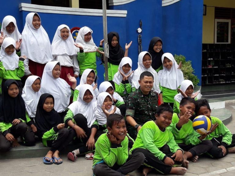 Dandim Sleman Sapa Murid SD Balecatur