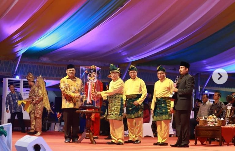 Anies Terharu Kafilah DKI Sabet Juara Umum MTQ Nasional