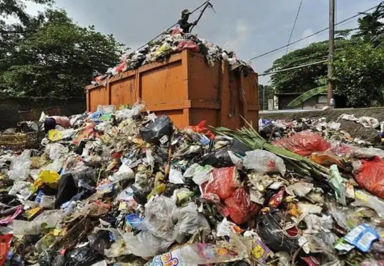 Pengiriman Sampah DKI ke Bekasi Masih Jelimet, Anies: Kami Komitmen Kok !
