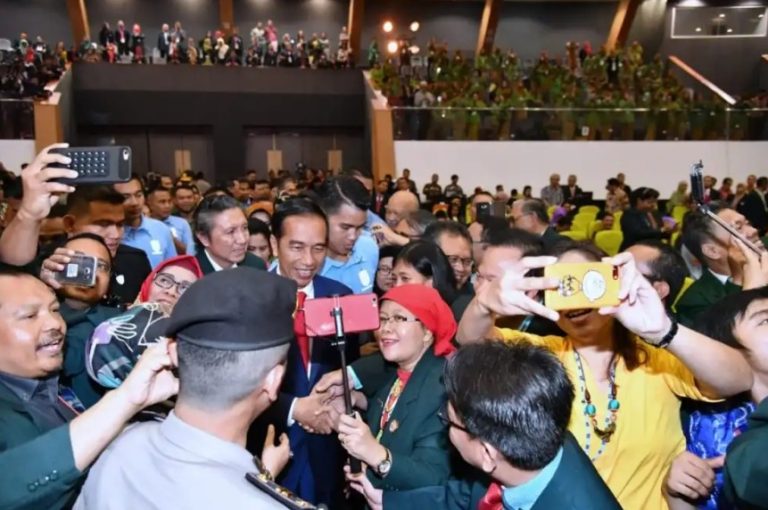 Langkah Jokowi Selamatkan Defisit Anggaran BPJS Kesehatan