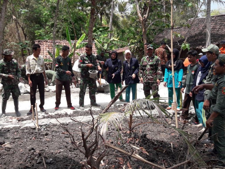 Ingin Ikut Sejahterakan Masyarakat, Mahasiswa Bantu Satgas TMMD