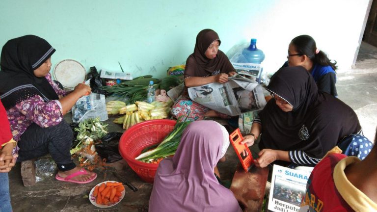 Bahan Masakan Sayur Sup Disiapkan Ibu Ibu Untuk Satgas TMMD
