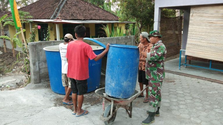 Kemanunggalan TNI Rakyat Tergambar Di TMMD Reguler Gamping