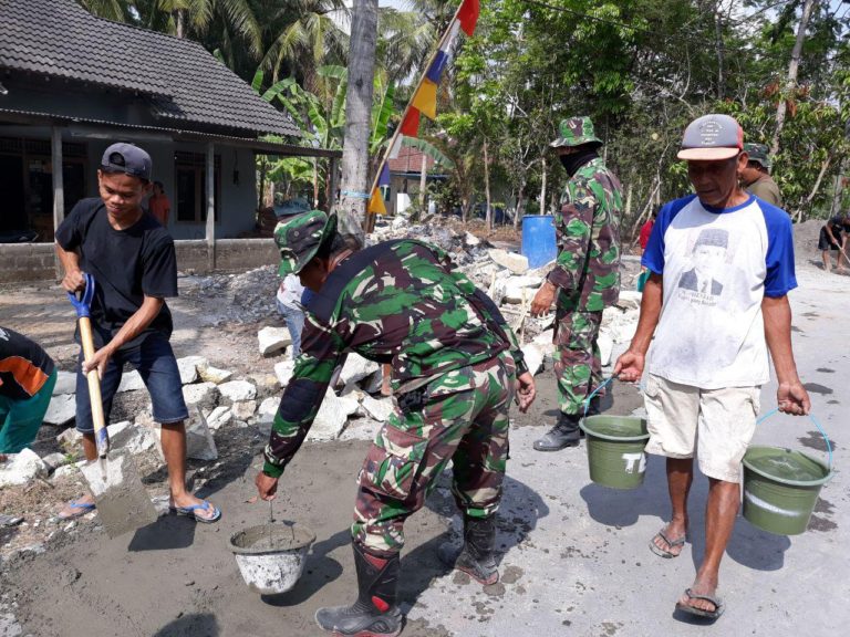 Di Hari Pertama Keterlibatan TNI Dan Masyarakat Setempat Cukup Antusias