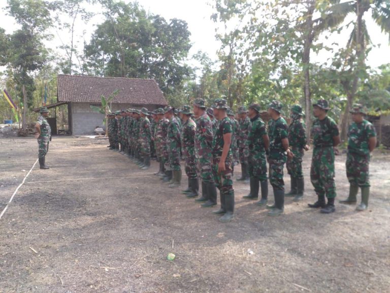 Kapten Widada Berikan Pengarahan Pada Satgas TMMD