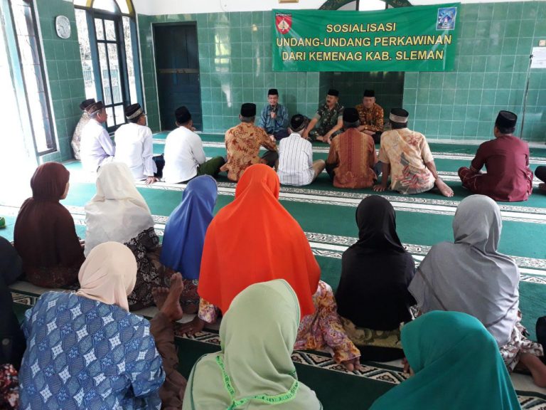 Kepala KUA Balecatur Beri Penyuluhan Tentang UU Perkawinan