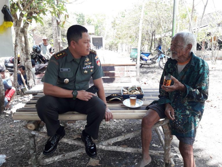 Sela-Sela Pelaksanan Komadan Kodim Menyapa Mbah Sapan