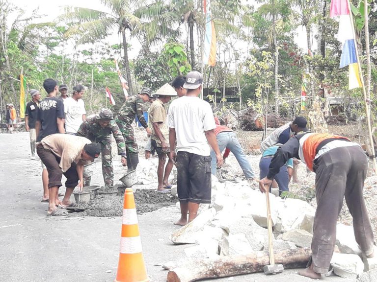 Cuaca Panas Menyengat Tidak Menjadi Kendala dan Halangan Warga
