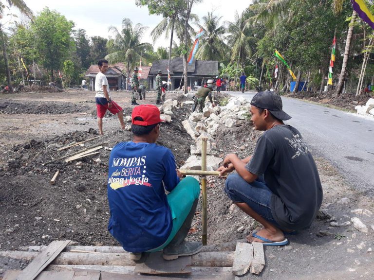 Patok Pembatas Jalan Sangat Diperlukan Di Pra TMMD